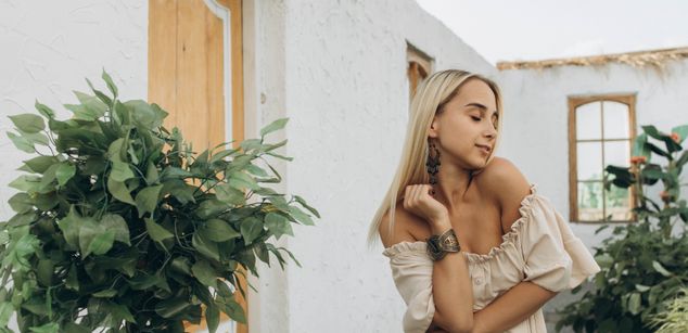 Model - AppleBrandy heels