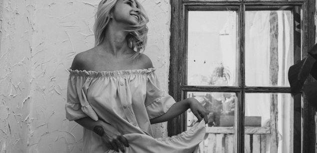 Model - AppleBrandy heels