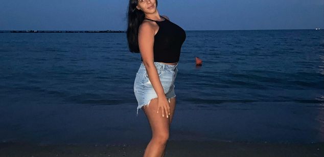 Model - AlyssaDawn dildo