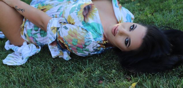 Model - AlyssaDawn dildo