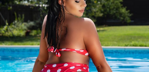 Model - AlyssaDawn dildo