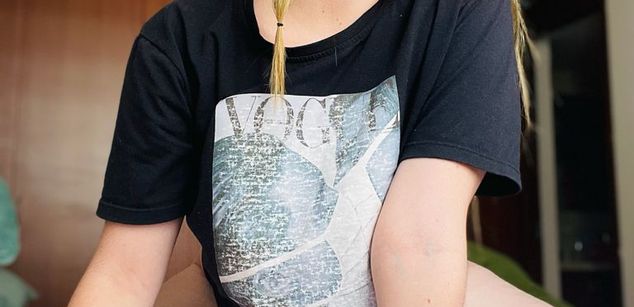 Model - Nina Parker bigboobs