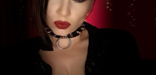 Model - AnnaLu strapon