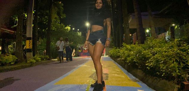 Model - Holly_Thomson Hot