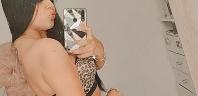 Model - LyaRoy extroverted