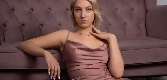 Model - ErinMoun doggystyle