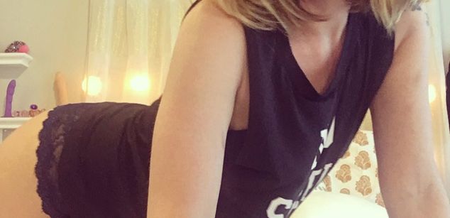 Model - Jenny Savage joi