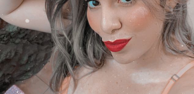 Model - Nina Parker bigboobs