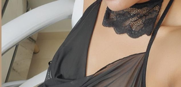 Model - Lola downes ass