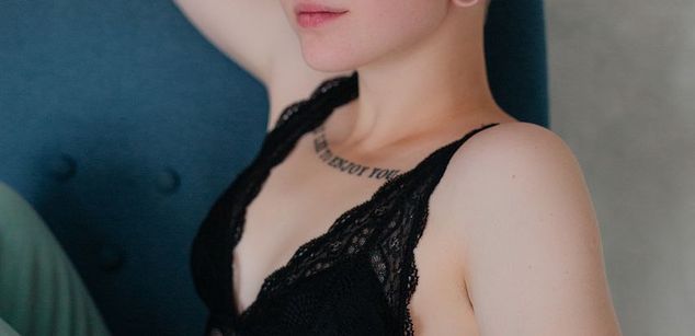 Model - HotBlondSusy oral