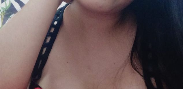 Model - Daniela Rose latina