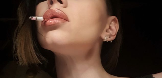 Model - AnnaLu strapon