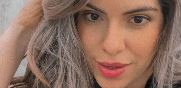 Model - Nina Parker bigboobs