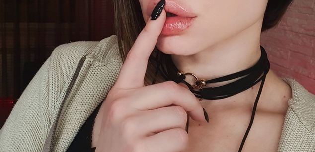 Model - AnnaLu strapon