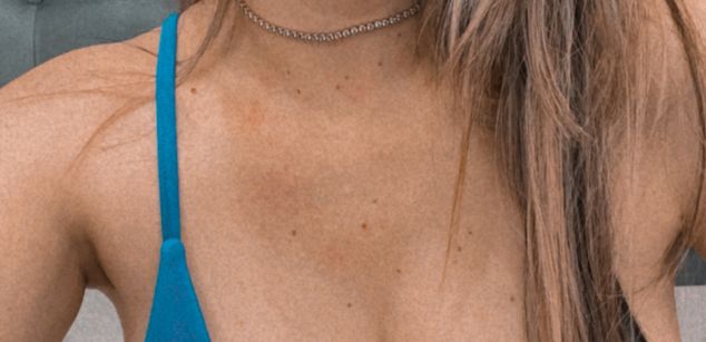 Model - Nina Parker bigboobs