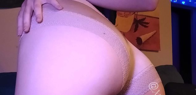 Model - Lilith horny