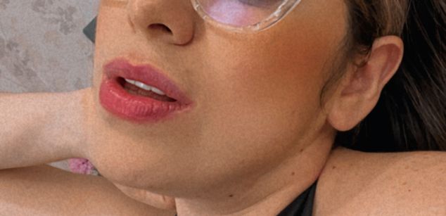 Model - Nina Parker bigboobs