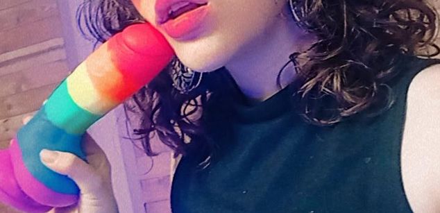 Model - EmmaStar submissive