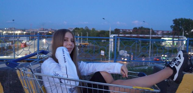 Model - BellaMays stripshow