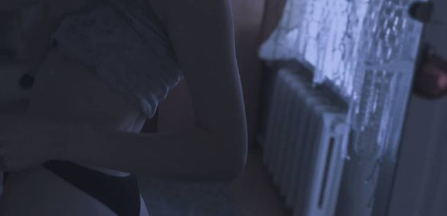 Model - Elli Bu redhead