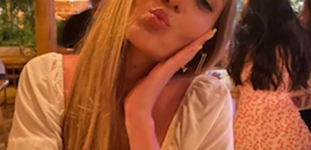 Model - SweetRose beautiful