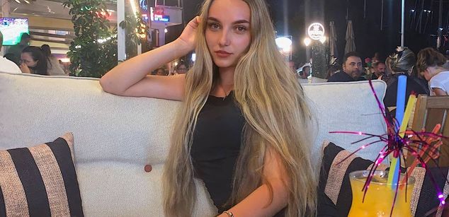 Model - SweetRose beautiful