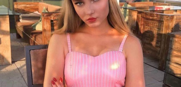 Model - SweetRose beautiful