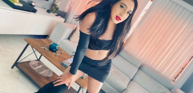 Model - Alisson analtoytrans