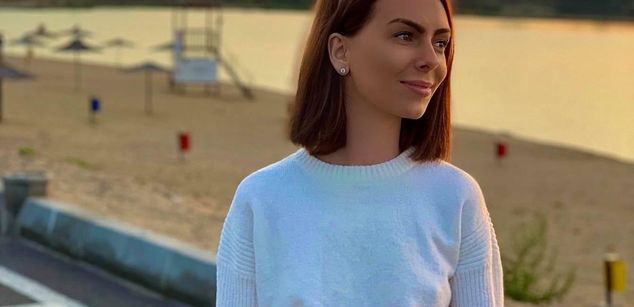 Model - AmyWolfe feet