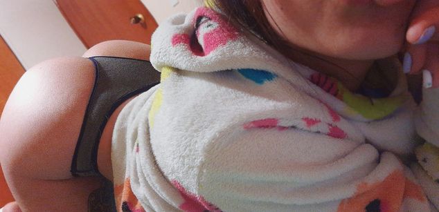 Model - Adhara Mayer oral