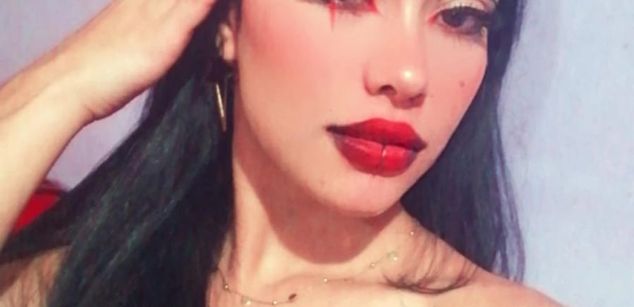 Model - Emy Suarez spank