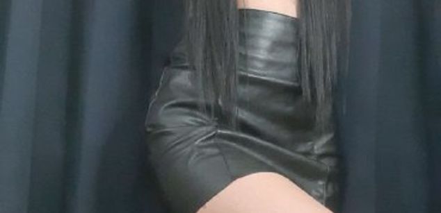 Model - MiraLocks brunette