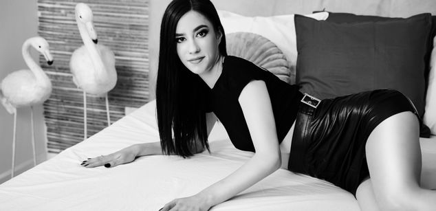 Model - AmeliaJune boobs