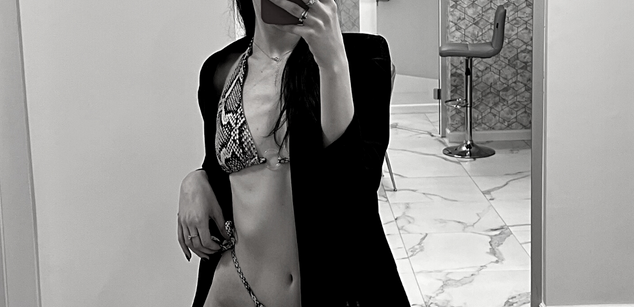 Model - AmeliaJune boobs