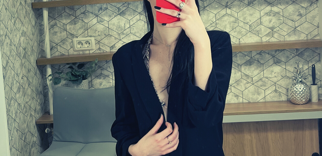 Model - AmeliaJune boobs