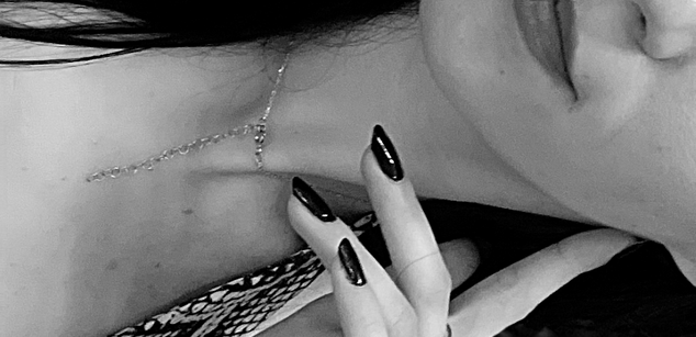 Model - AmeliaJune boobs