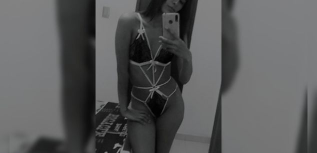 Model - sara love Hot