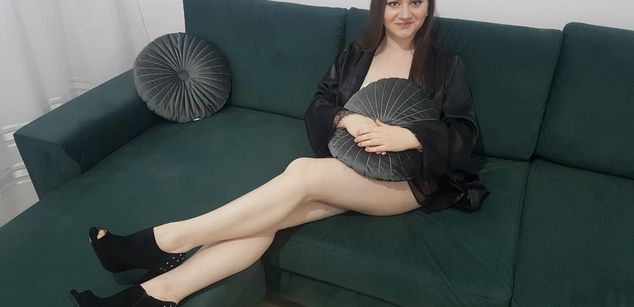 Model - AmandaConnery spanking