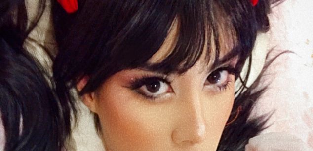 Model - April Tsumi spit