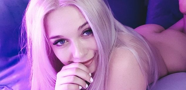 Model - Auroraa teen