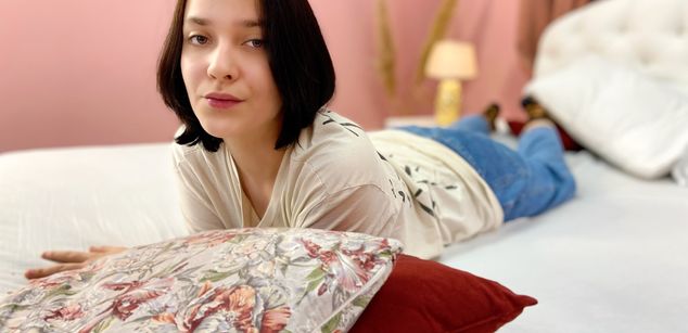 Model - EvelynBlack feet