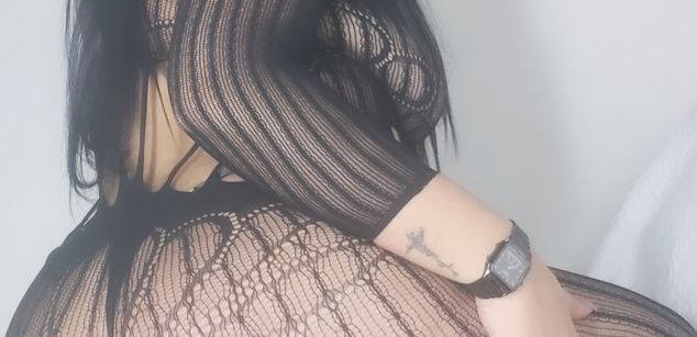 Model - Laura Love latina