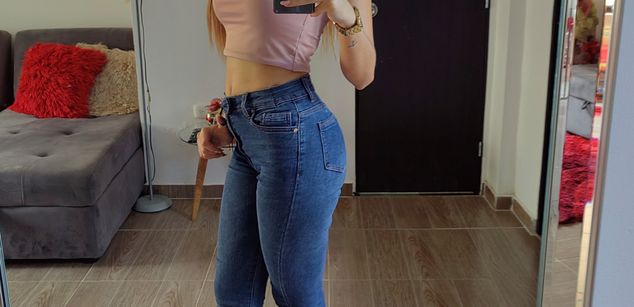 Model - Bianca Brunni squirt