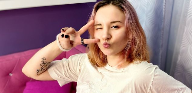 Model - MaddieDay tits