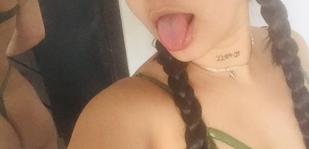 Model - Emily_Hot_ cum