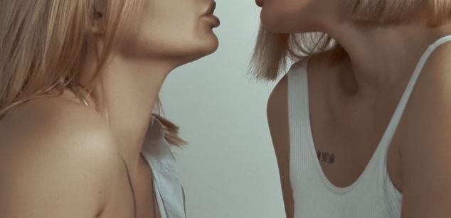 Model - Nessie Jessie skinny