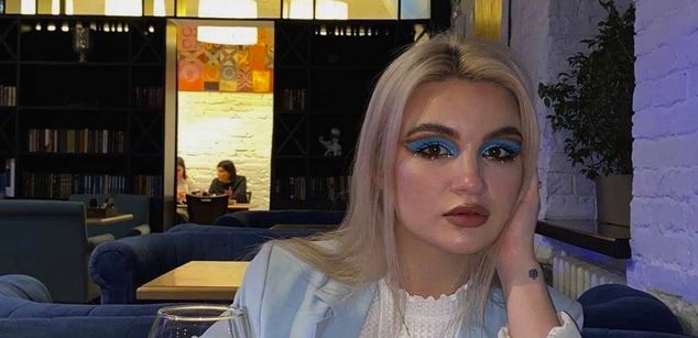 Model - Terri Shaw Hot