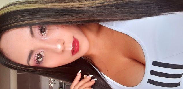 Model - KatBlue joven