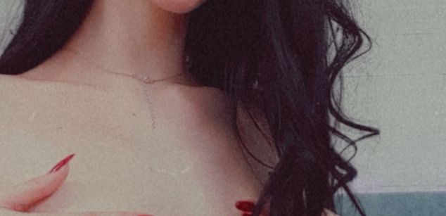 Model - AmeliaJune boobs