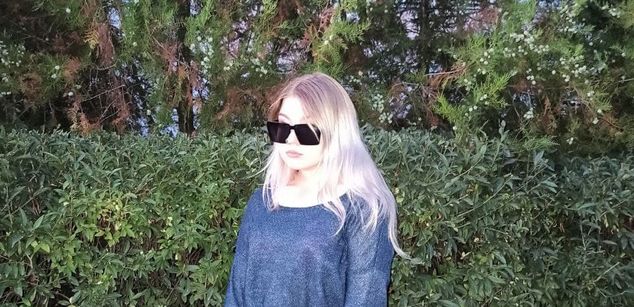 Model - Anjelika bra